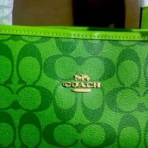 Brand new with tags coach tote bag reversible retails $358